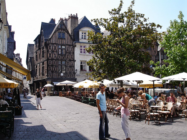 Tours place Plumereau